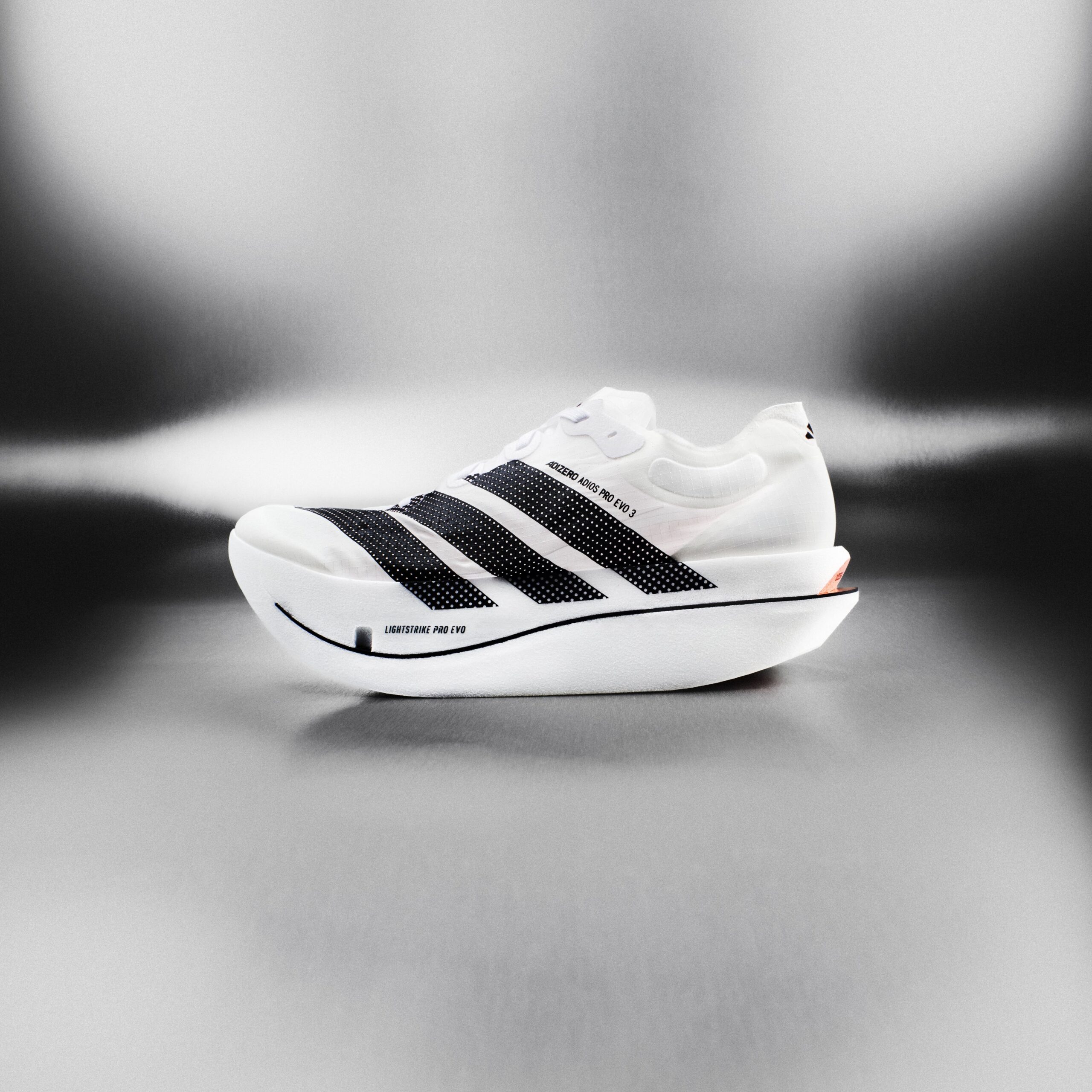 adidas ADIZERO Adios Pro Evo 3発売｜97gサブ2達成の史上最軽量シューズ全情報