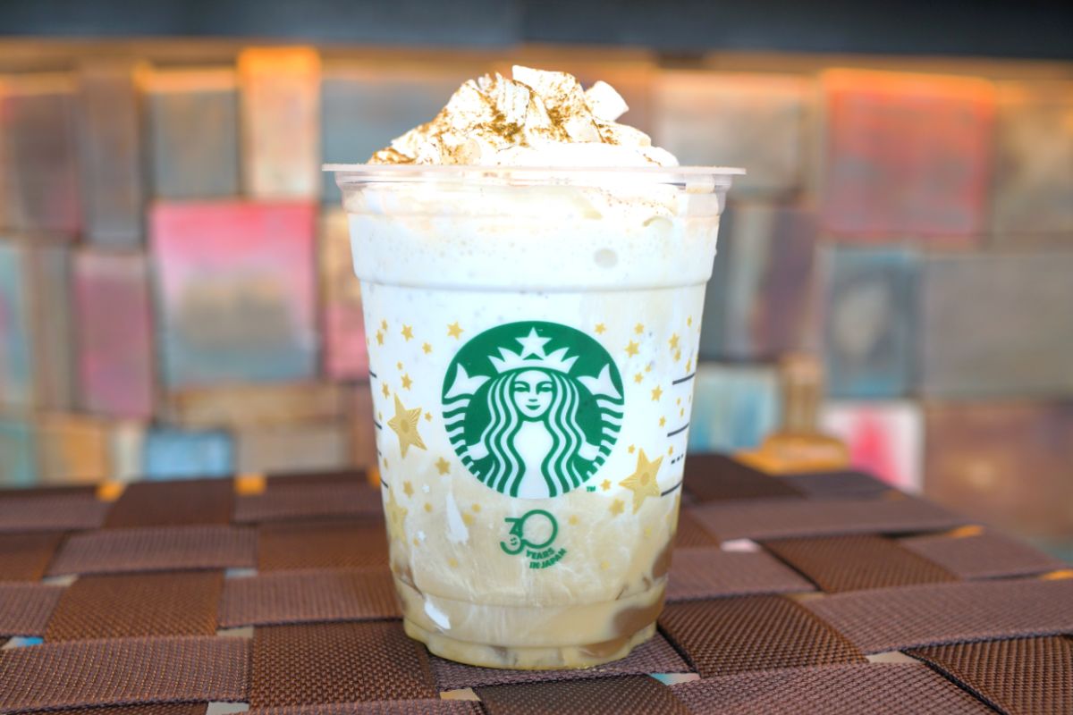 同時発売の30周年フラペチーノ「THE STAR フラペチー