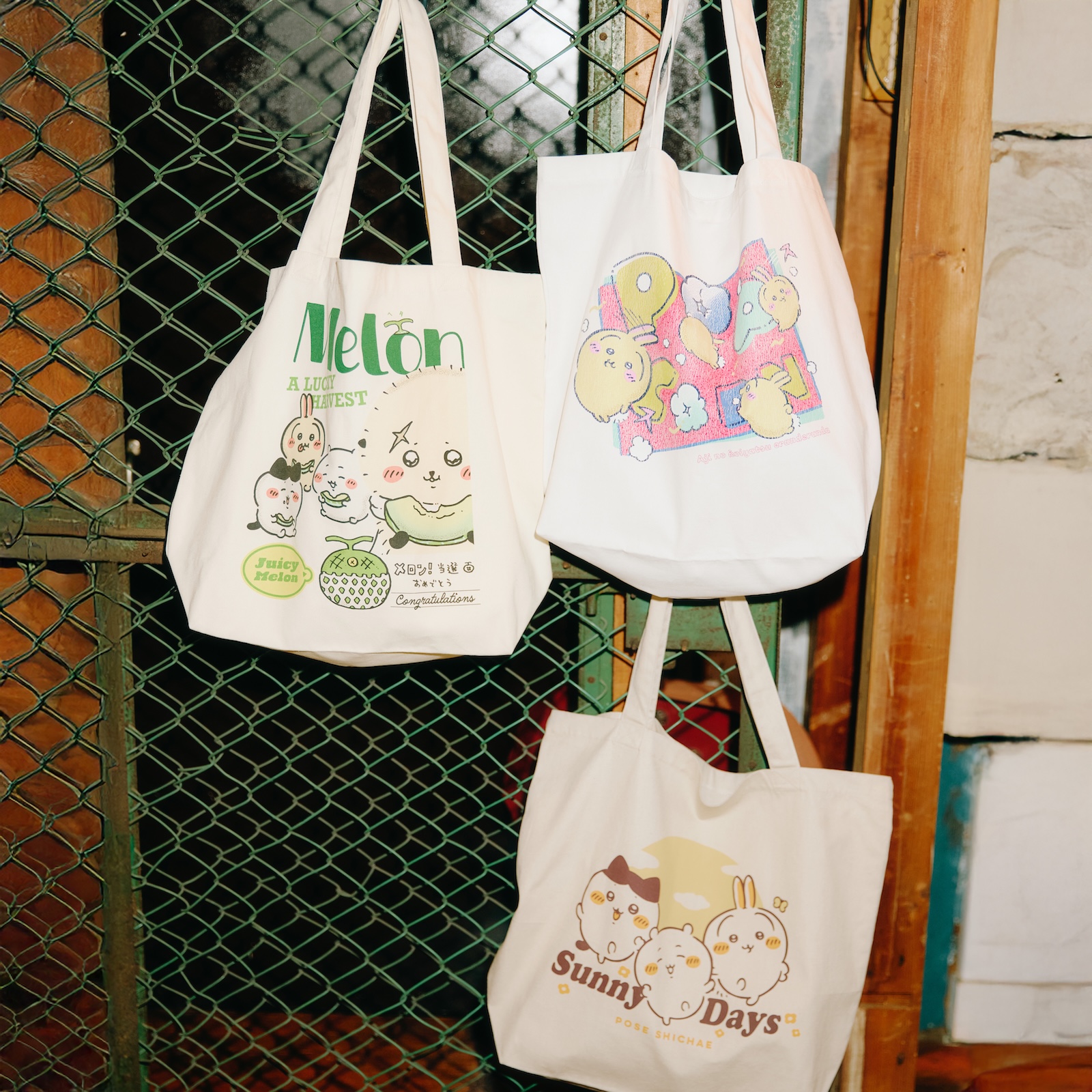ちいかわ 夏の新作グッズ 6/19発売｜Tシャツ・バッグ・サンダル全種
