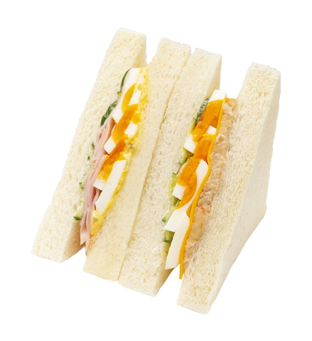 大きなサンドイッチ 人気野菜の彩りミックス
