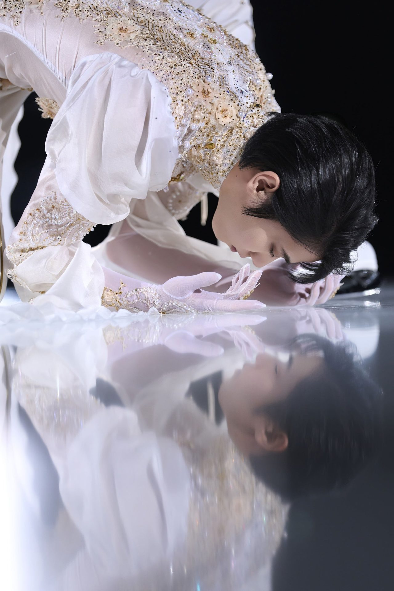 羽生結弦×伊藤聡美写真集が7/24発売｜衣装展も東京タワーで開催