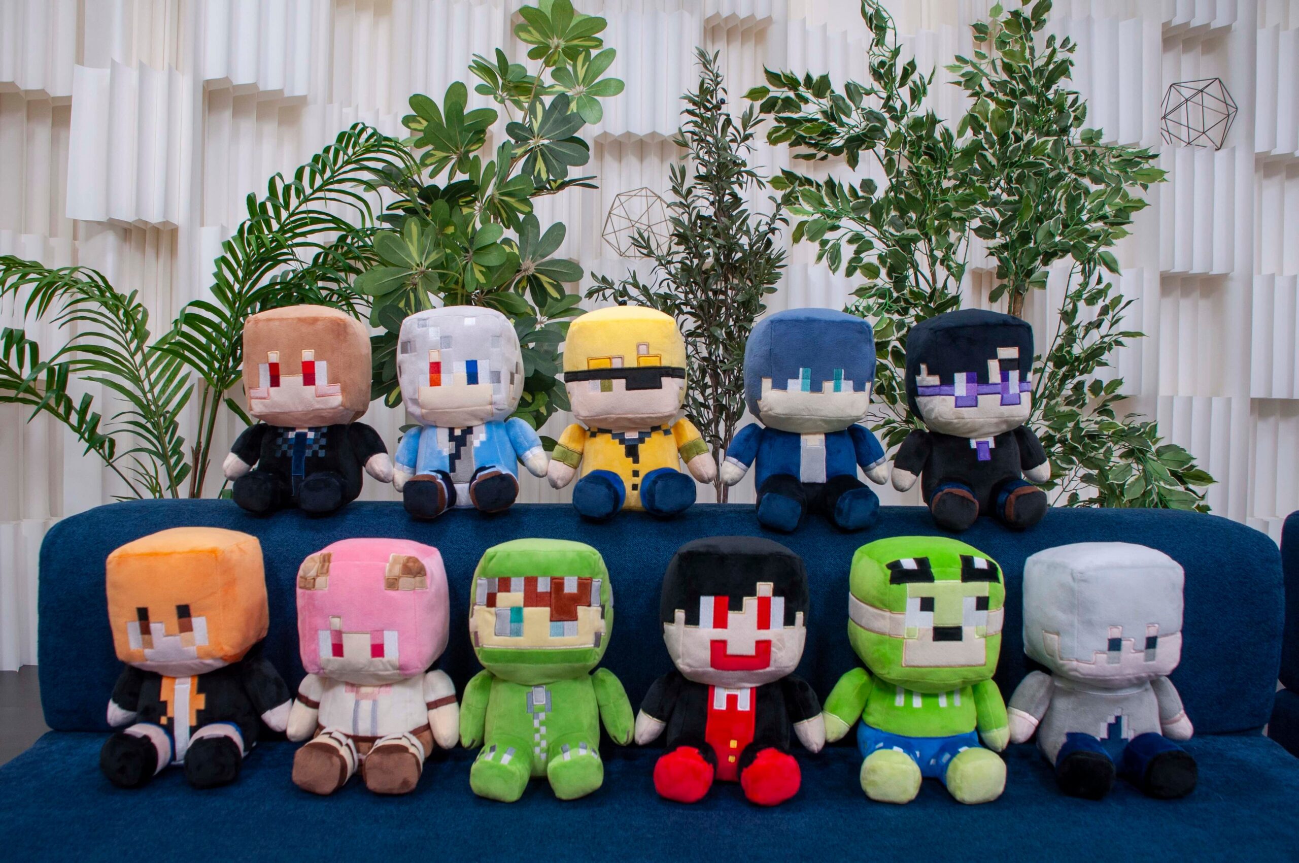 メンバー全員ぶんがそろうぬいぐるみ ©2026 Mojang AB / ©UUUM