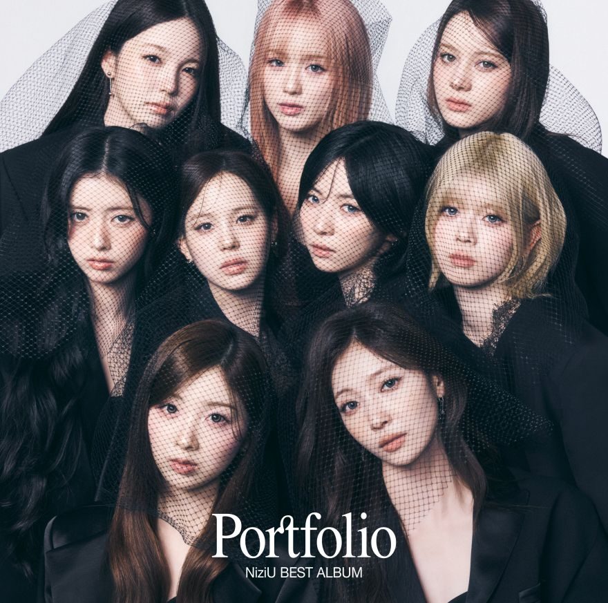NiziU ベストアルバムPortfolio 通常盤ジャケット