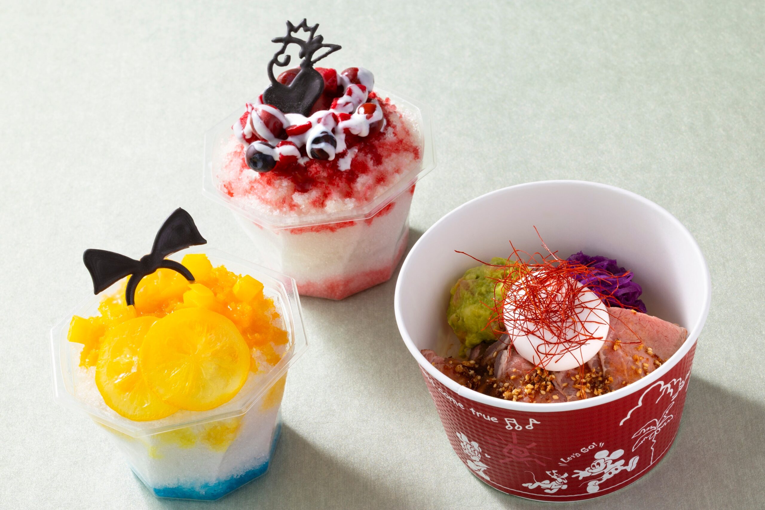 東京ディズニーランドの夏限定メニュー シェイブアイスとローストビーフ丼