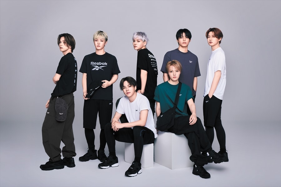 Reebokアパレルを着用したTREASURE