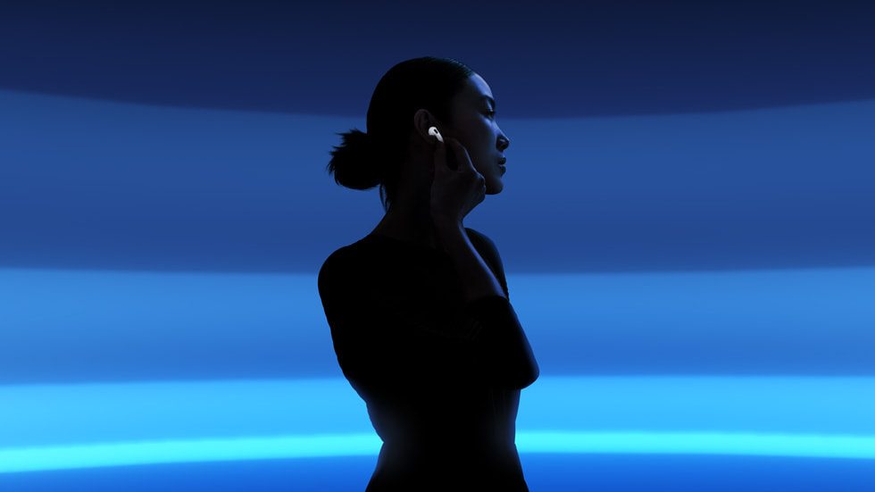 アクティブノイズキャンセリング搭載のAirPods 4装着イメージ