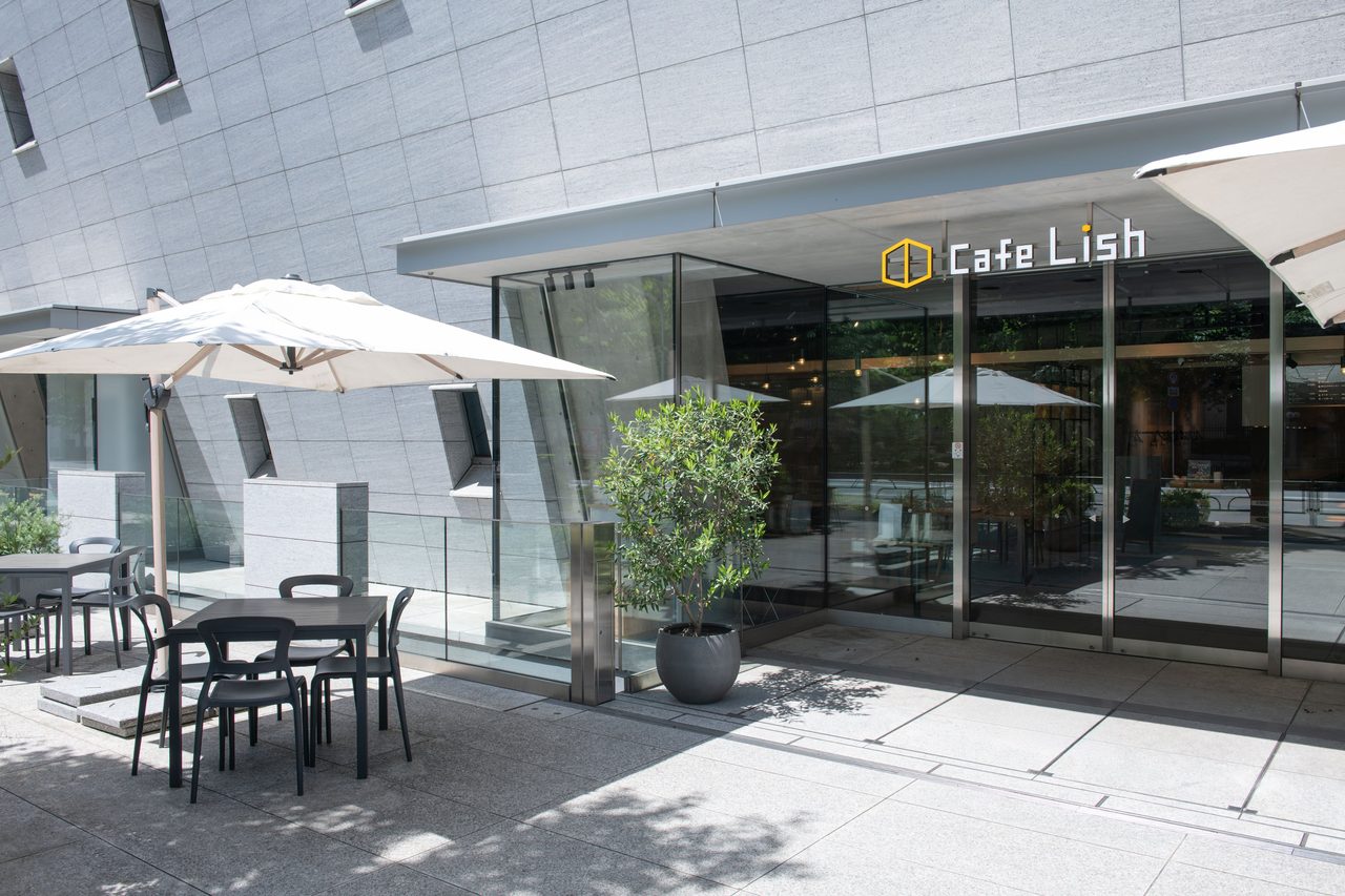 Cafe Lish神保町店の外観、Cheese!30周年コラボカフェ開催店舗