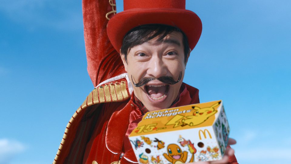 ポケモンパッケージを手にするMr.トクニナルド