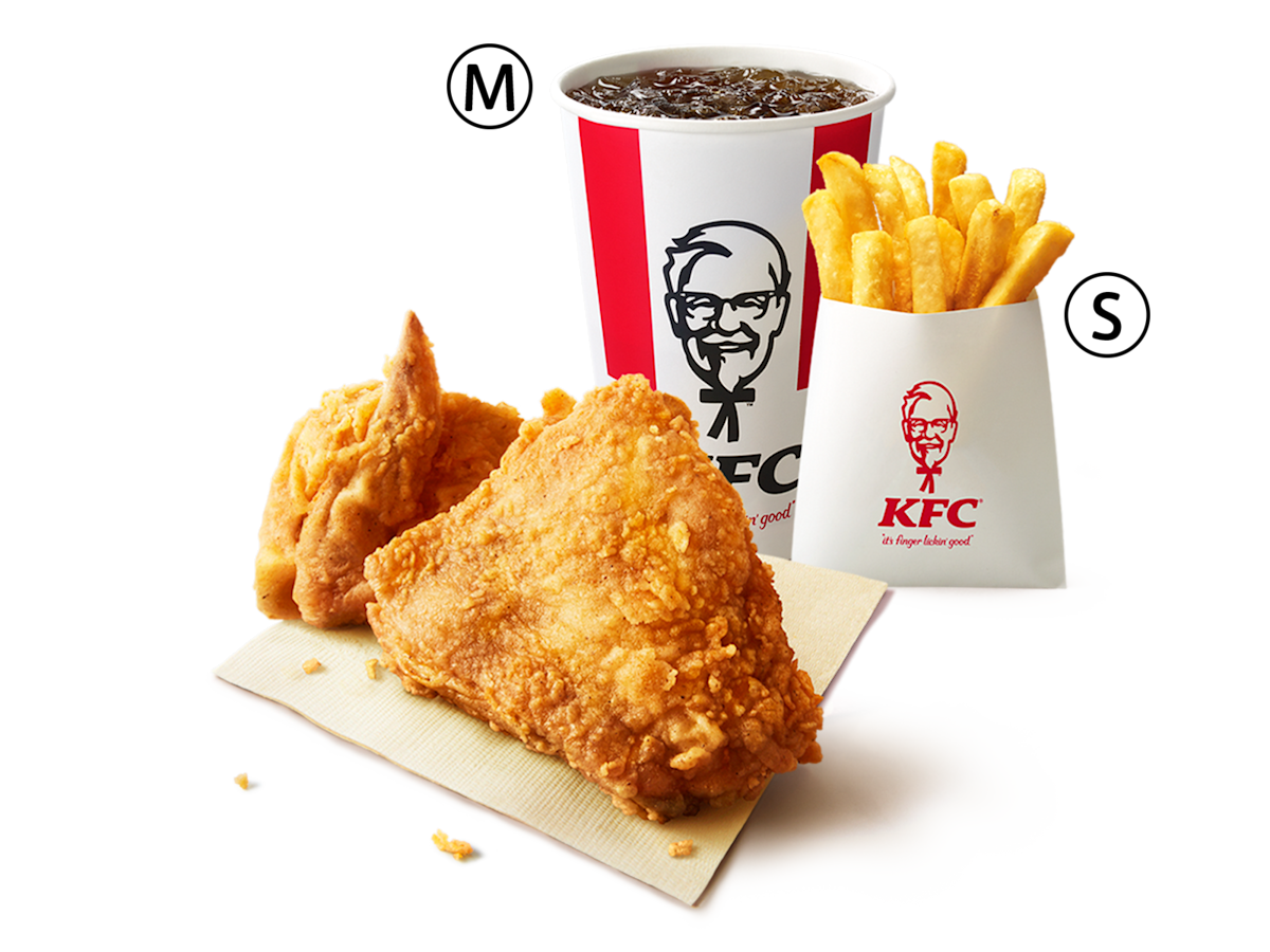 KFCのオリジナルチキンとドリンク、ポテトのセット