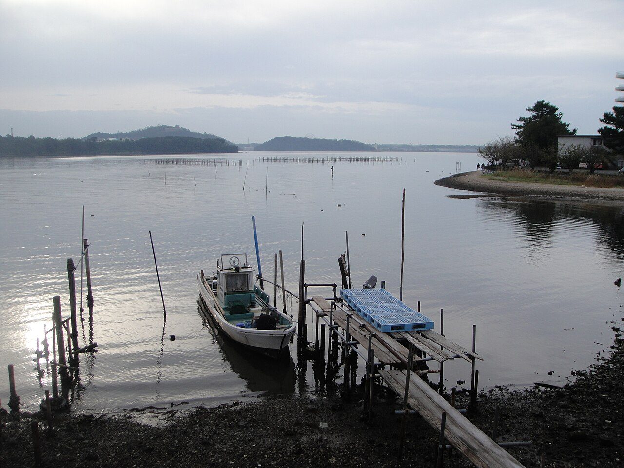 ダイダラボッチ伝説の舞台とされる浜名湖の風景