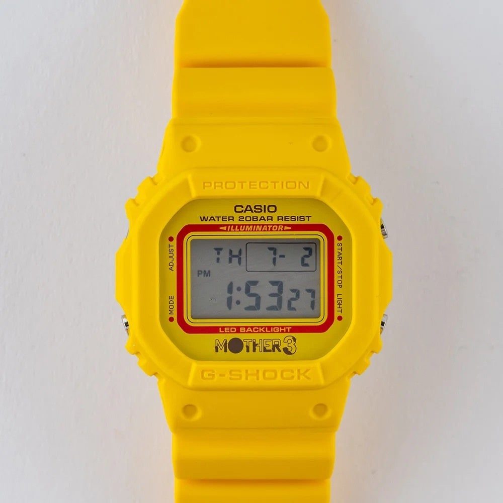 MOTHER×G-SHOCK第3弾の文字盤を正面から撮影したアップ写真