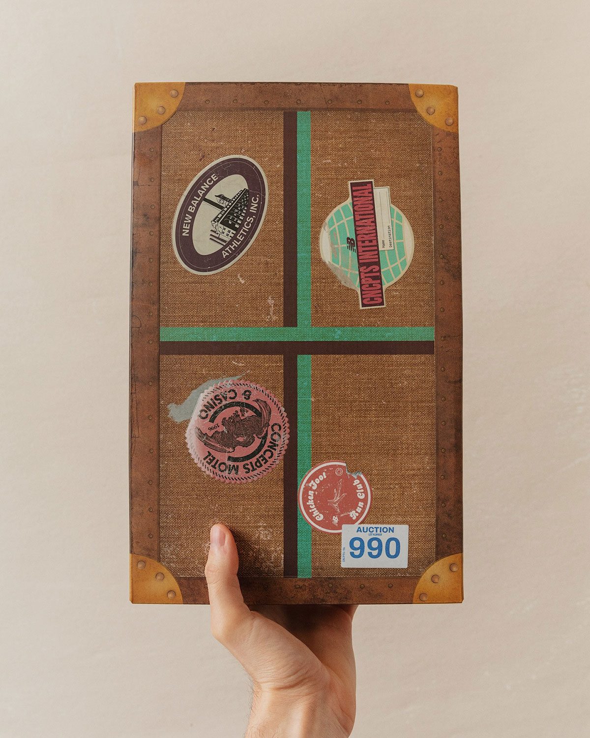 990v4 Patina vintage suitcase-style packaging