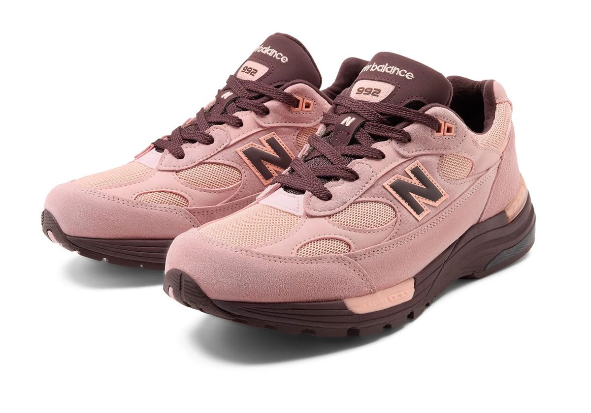 New Balance 992 Pink Chalk ヒールとNロゴのディテール