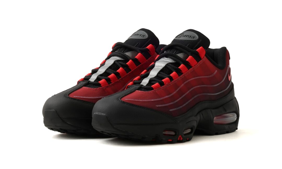 NIKE AIR MAX 95 BIG BUBBLE TECH Red/Black ペア正面斜めビュー