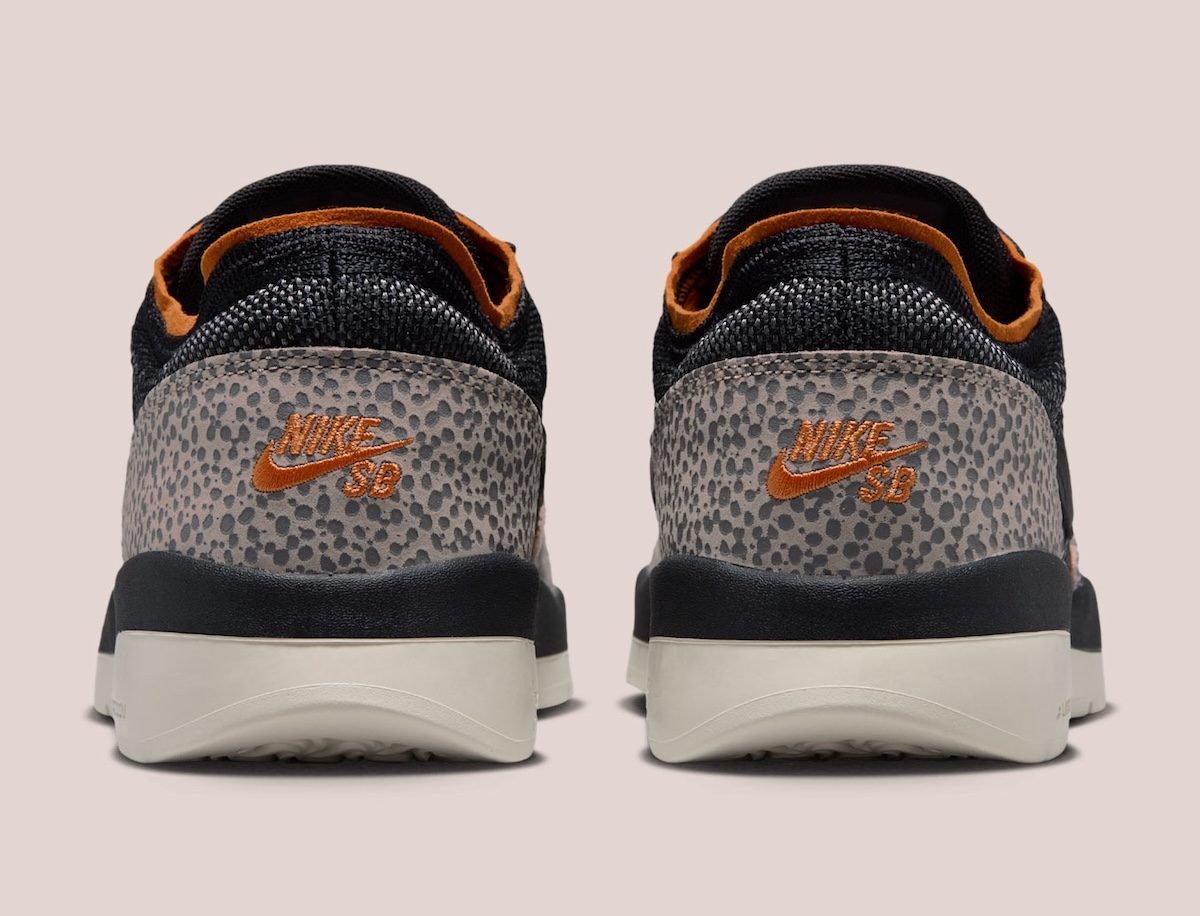 ヒールのグレーサファリ柄とオレンジのNIKE SBロゴ