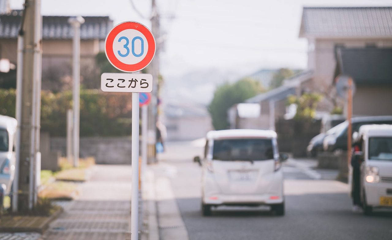 センターラインのない住宅地の生活道路の実際の様子