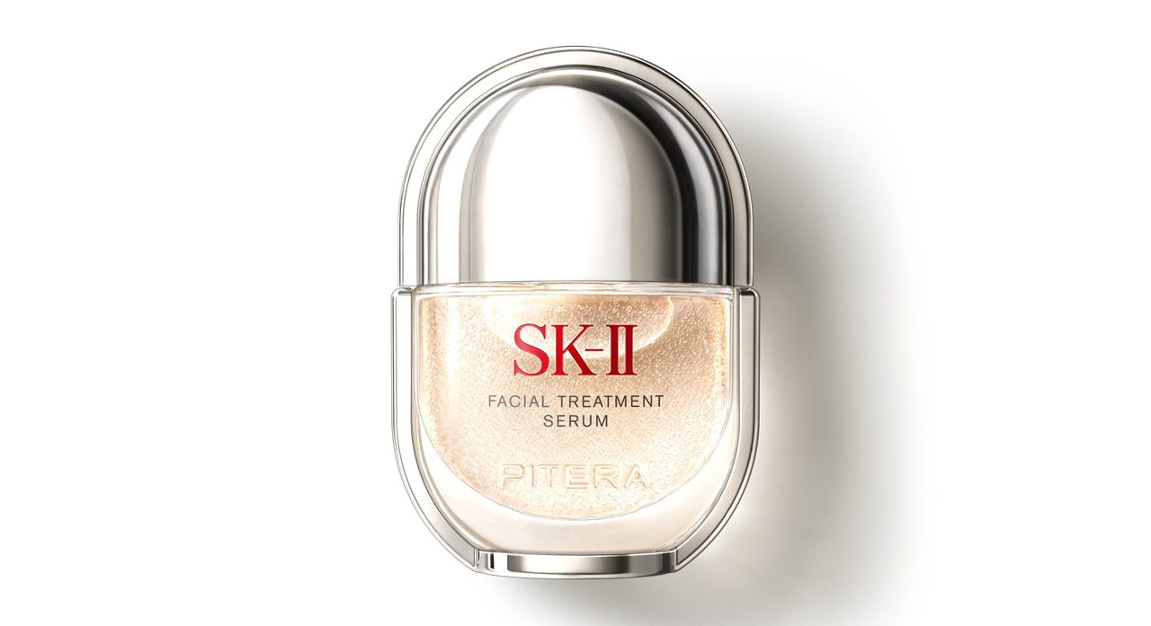 SK-II フェイシャル トリートメント セラムのテクスチャーとマイクロオイルビーズ