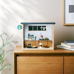 スターバックス コレクションラックの店舗風ディスプレイ