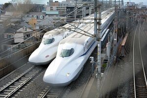 東海道新幹線N700系 小田原〜熱海間を走行するイメージ
