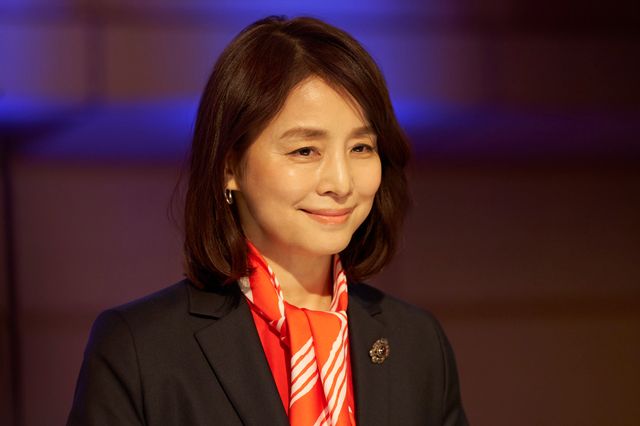 赤塚梓（東京都知事）を演じる石田ゆり子のキャラクタービジュアル