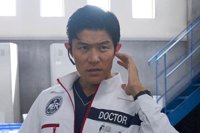 喜多見幸太を演じる鈴木亮平のキャラクタービジュアル