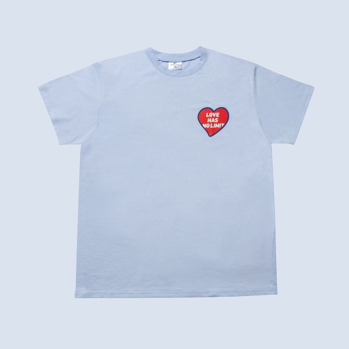 USJ×ANGEL BLUEコラボビッグTシャツ、胸元にLOVE HAS NO LIMITのハートロゴ