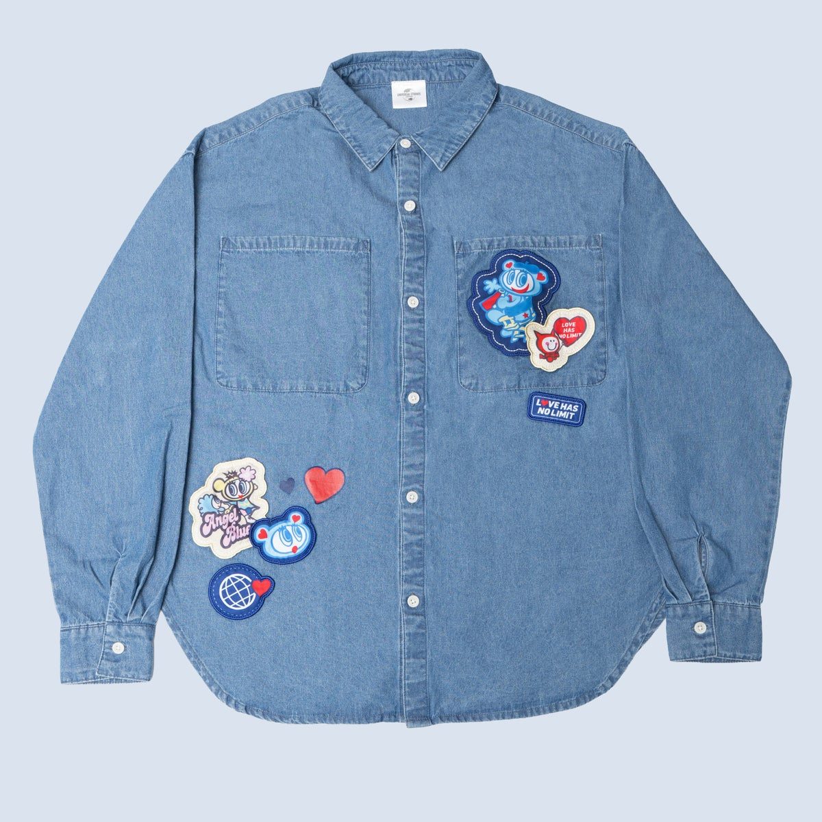 USJ×ANGEL BLUEコラボデニムシャツ、複数のワッペンをあしらったデザイン
