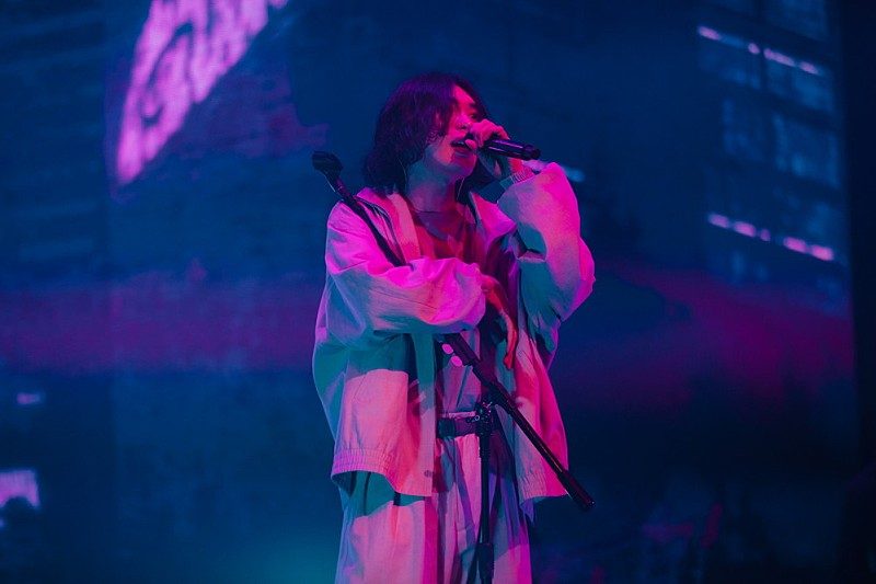 米津玄師 ライブパフォーマンスの様子