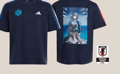 アディダス スリーストライプス半袖TシャツAdo レジェンドインク/ベタースカーレット(品番KN0555)のJFA公式ライセンスエンブレム付きデザイン