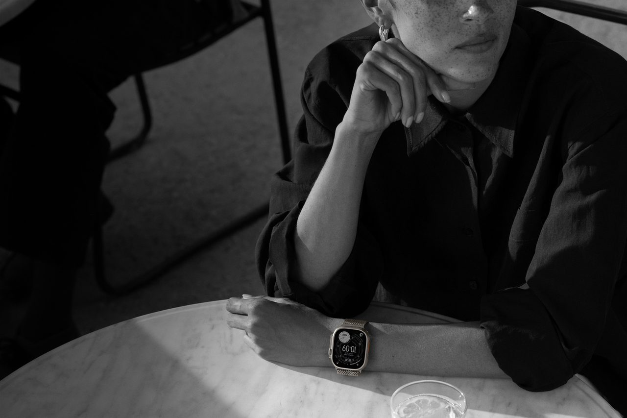 Apple Watch Ultraを着用するライフスタイルイメージ