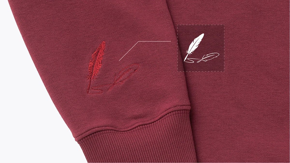 袖に施された羽ペンモチーフの刺繍