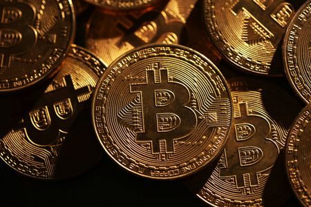 ビットコイン急騰、3年ぶり上昇率｜8万ドル台まで上がった理由