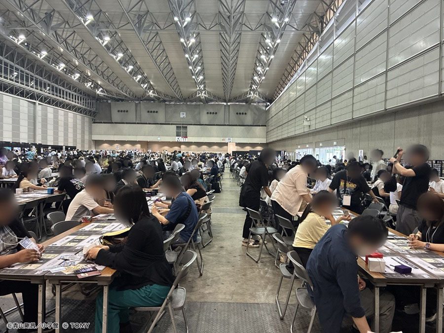 探偵サミット2026幕張メッセ会場で対戦を楽しむ大勢の来場者