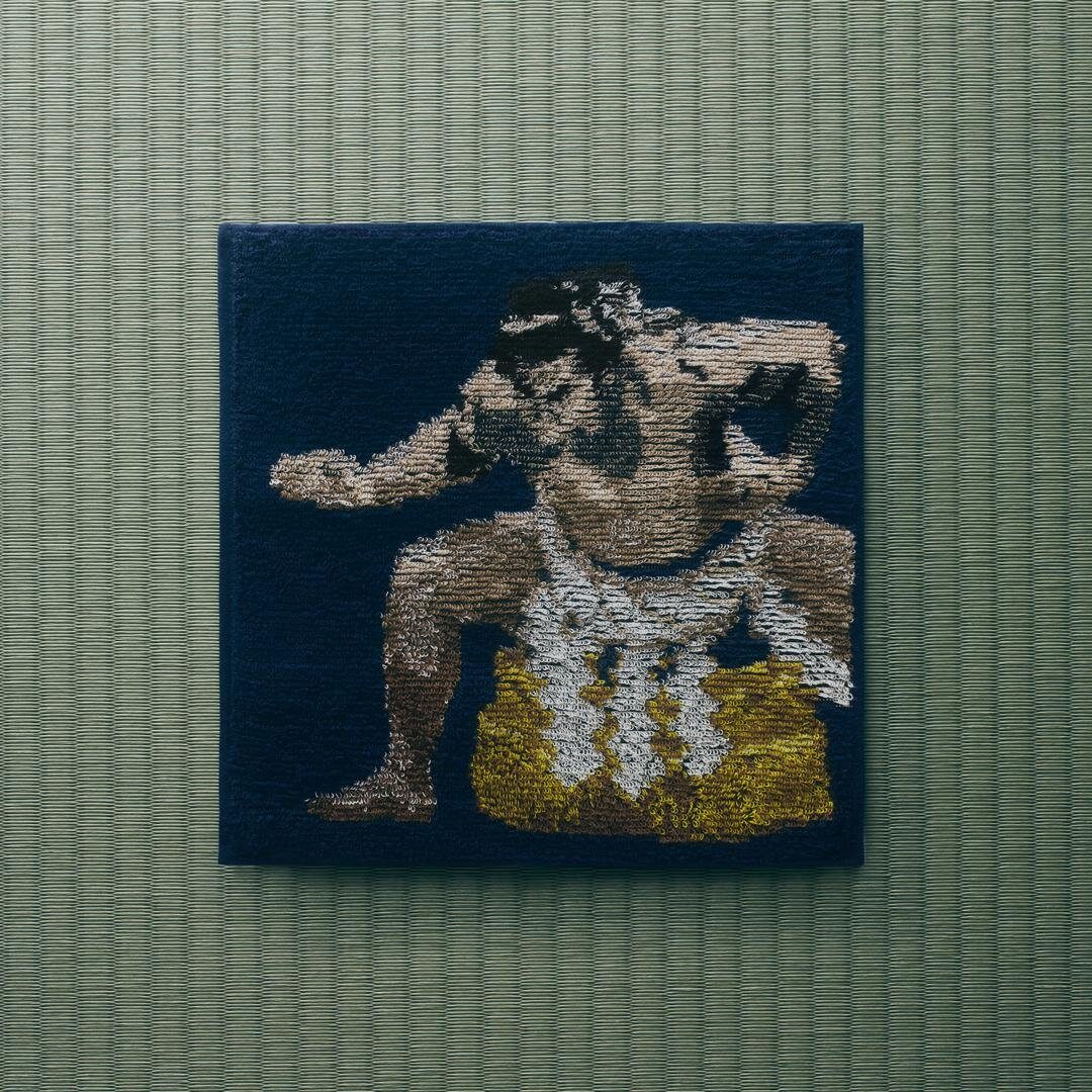 千代の富士コラボ ハンドタオル 土俵入りの型を再現したデザインの拡大