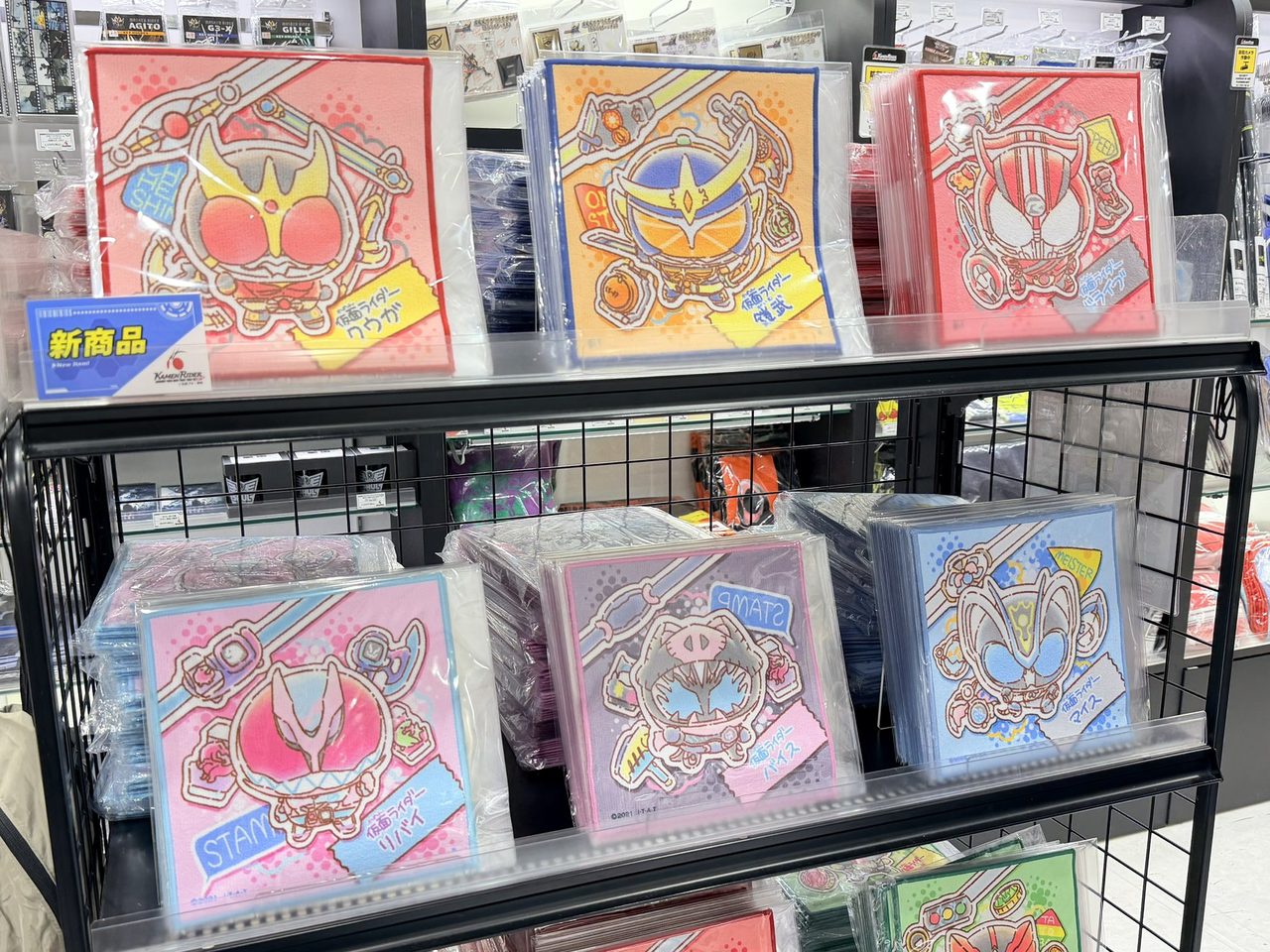 仮面ライダーストア店頭のクリアポーチ新商品陳列