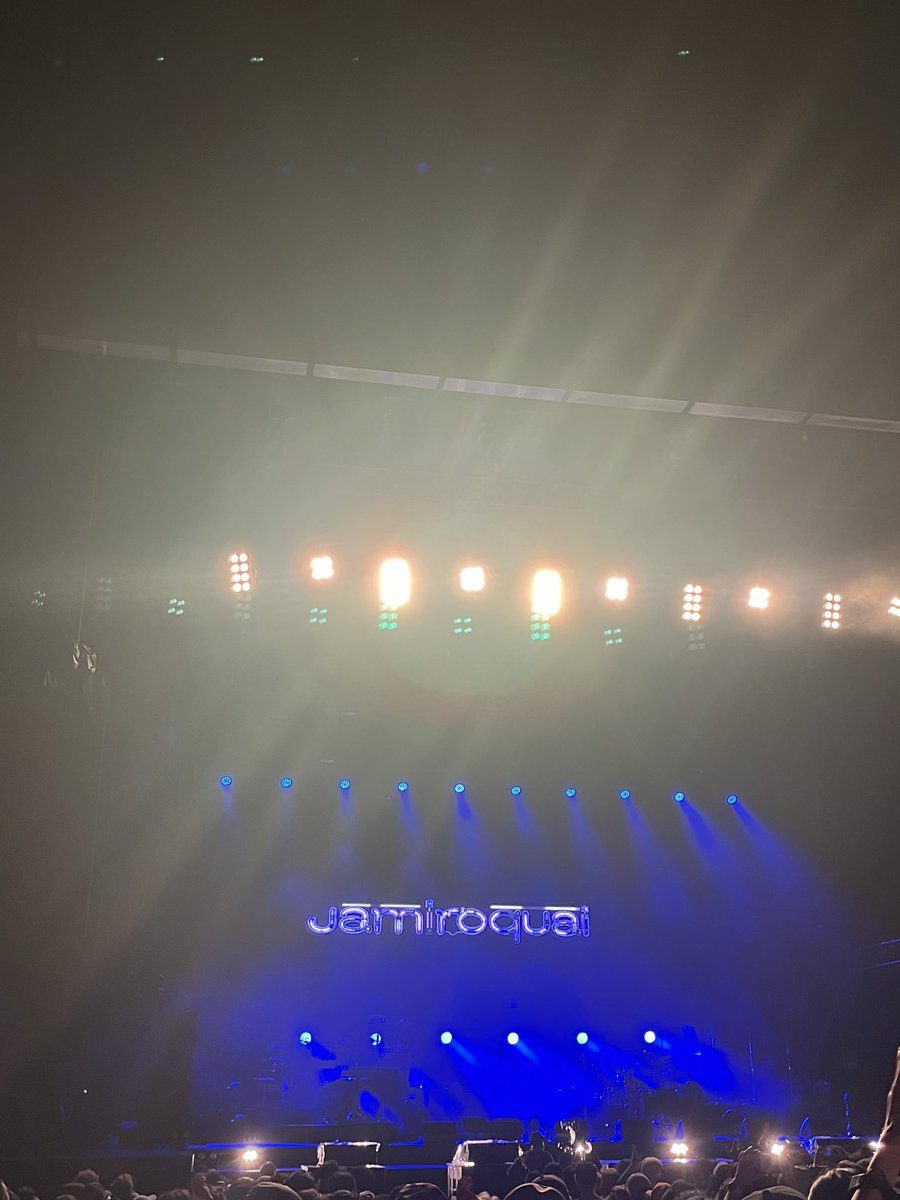 Jamiroquaiのロゴが表示されたサマソニ大阪のステージ