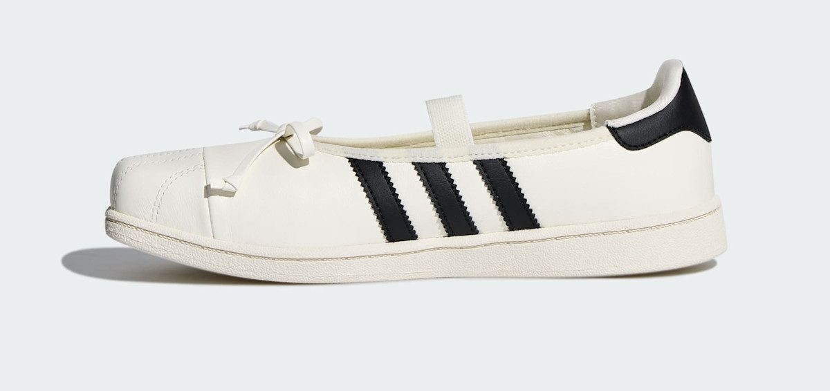 JENNIE×adidas Superstar Square Ballet 斜めアングル