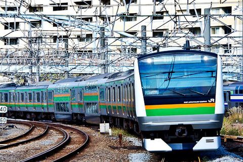 JR東日本の普通列車(E233系)。秋の乗り放題パスは普通・快速列車の普通車自由席が対象