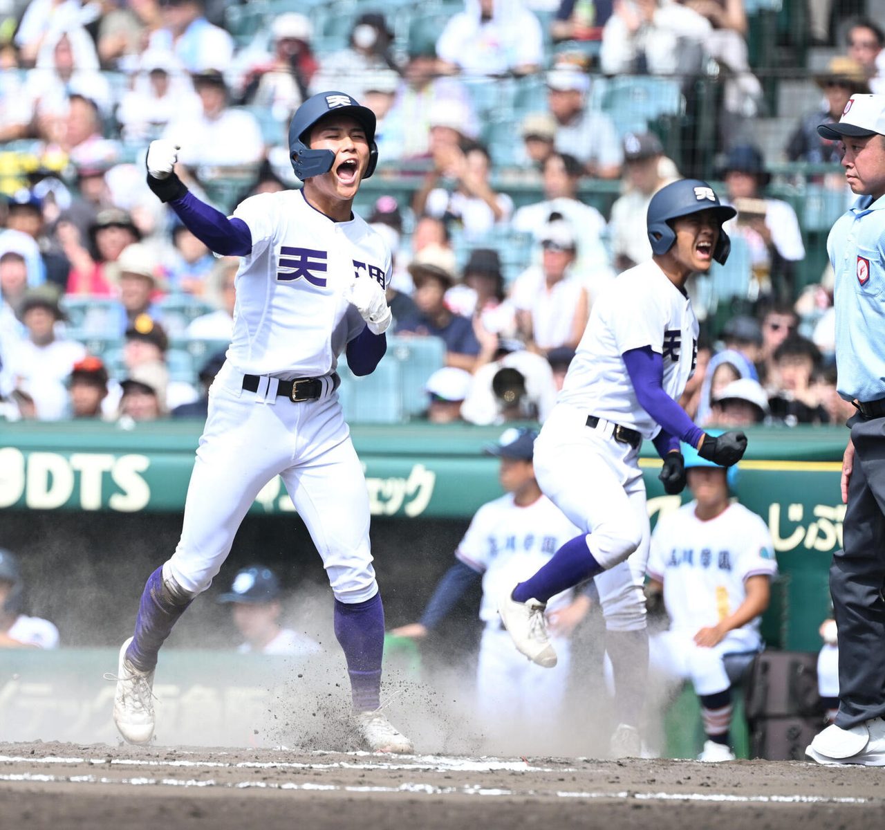 天理対高川学園 6回に生還しガッツポーズする天理の前田奨太