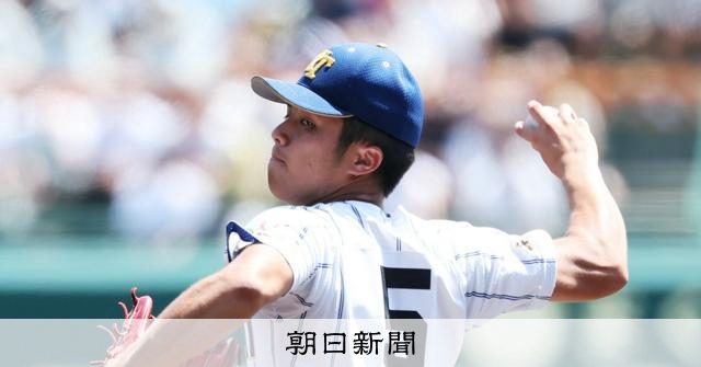 健大高崎の投手が投球する様子 甲子園決勝