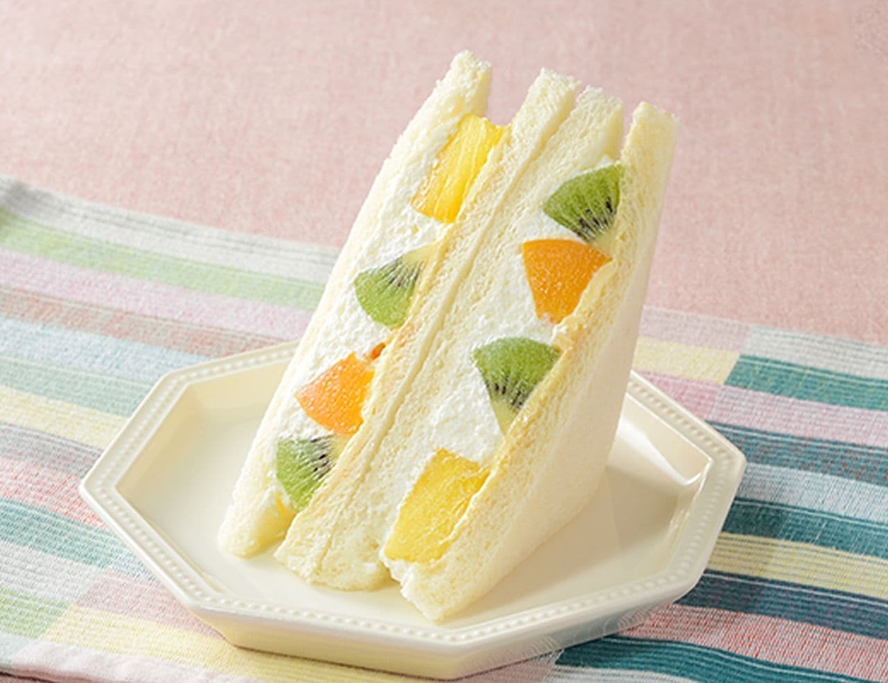 ローソン フルーツミックスサンド 8月12日発売