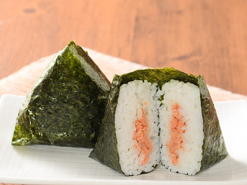 ローソン手巻きおにぎり 炙り熟成紅鮭の断面