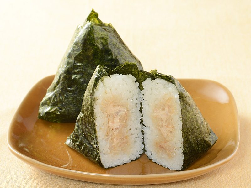 ローソン手巻きおにぎり シーチキンマヨネーズの断面
