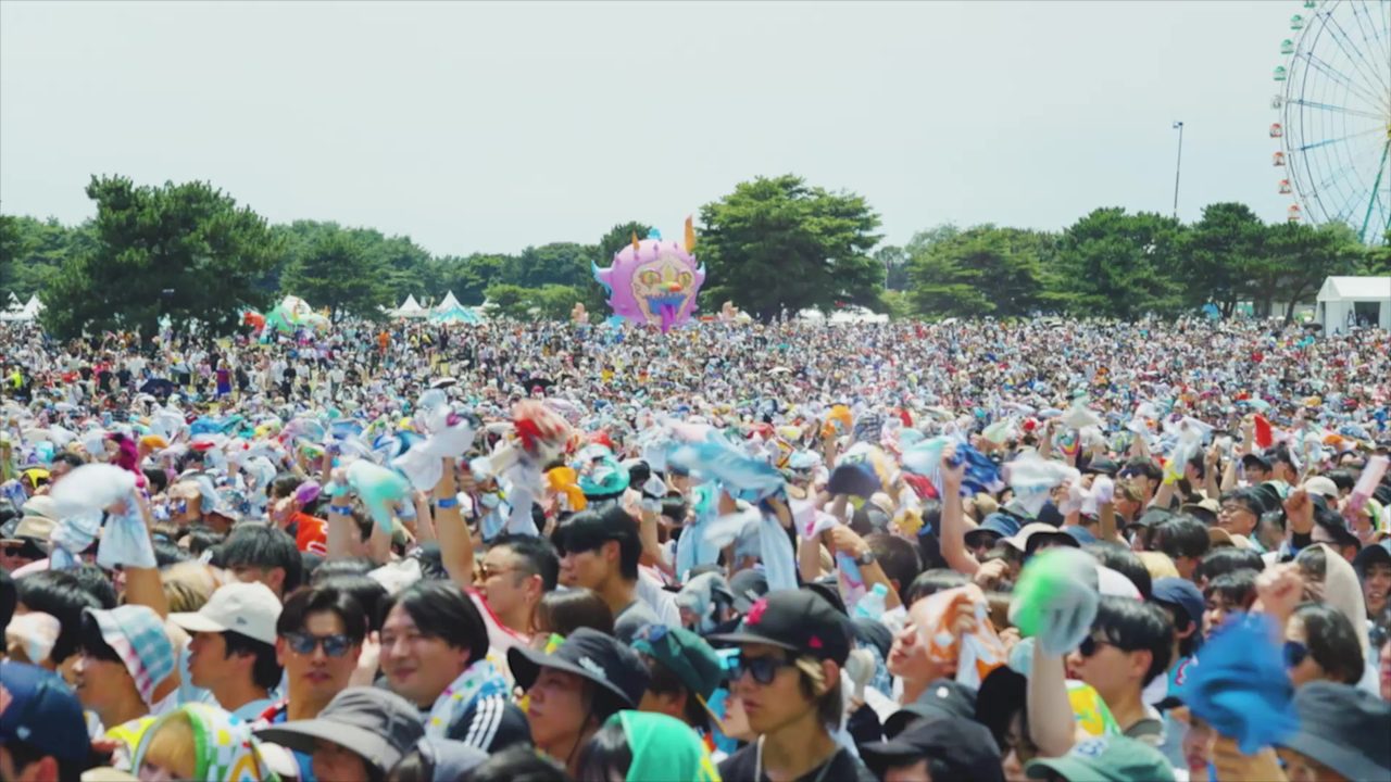 LuckyFes'26会場で盛り上がる来場者たちの様子