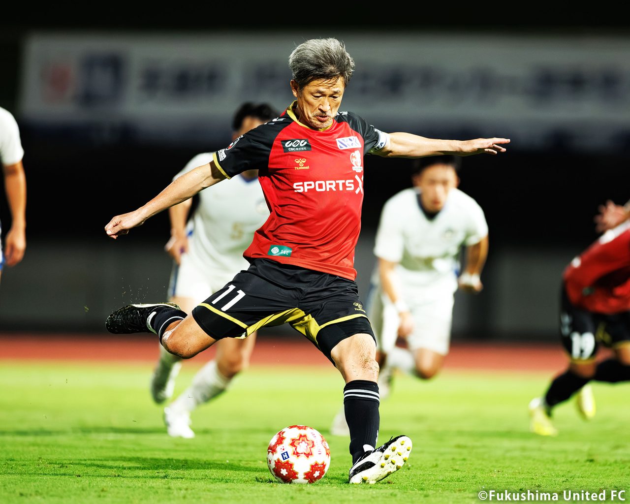 三浦知良がPKを蹴る瞬間 天皇杯1回戦