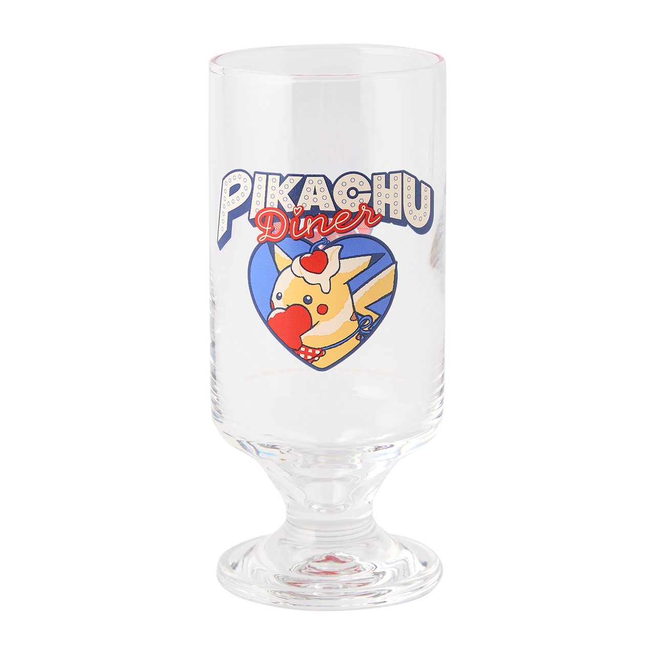 PIKACHU DINERのロゴがプリントされた脚付きのクリアグラス