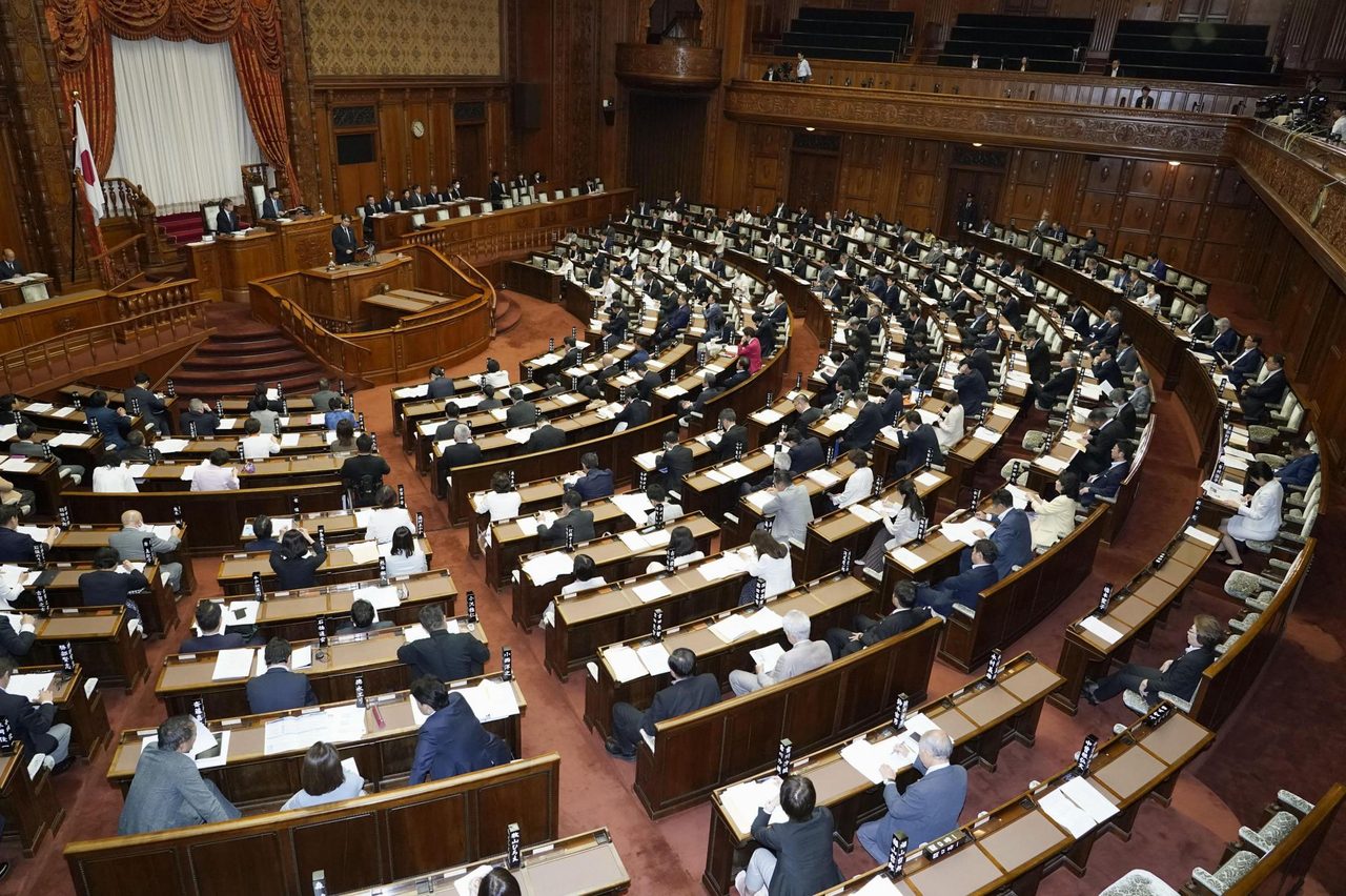 改正健康保険法が可決・成立した参議院本会議