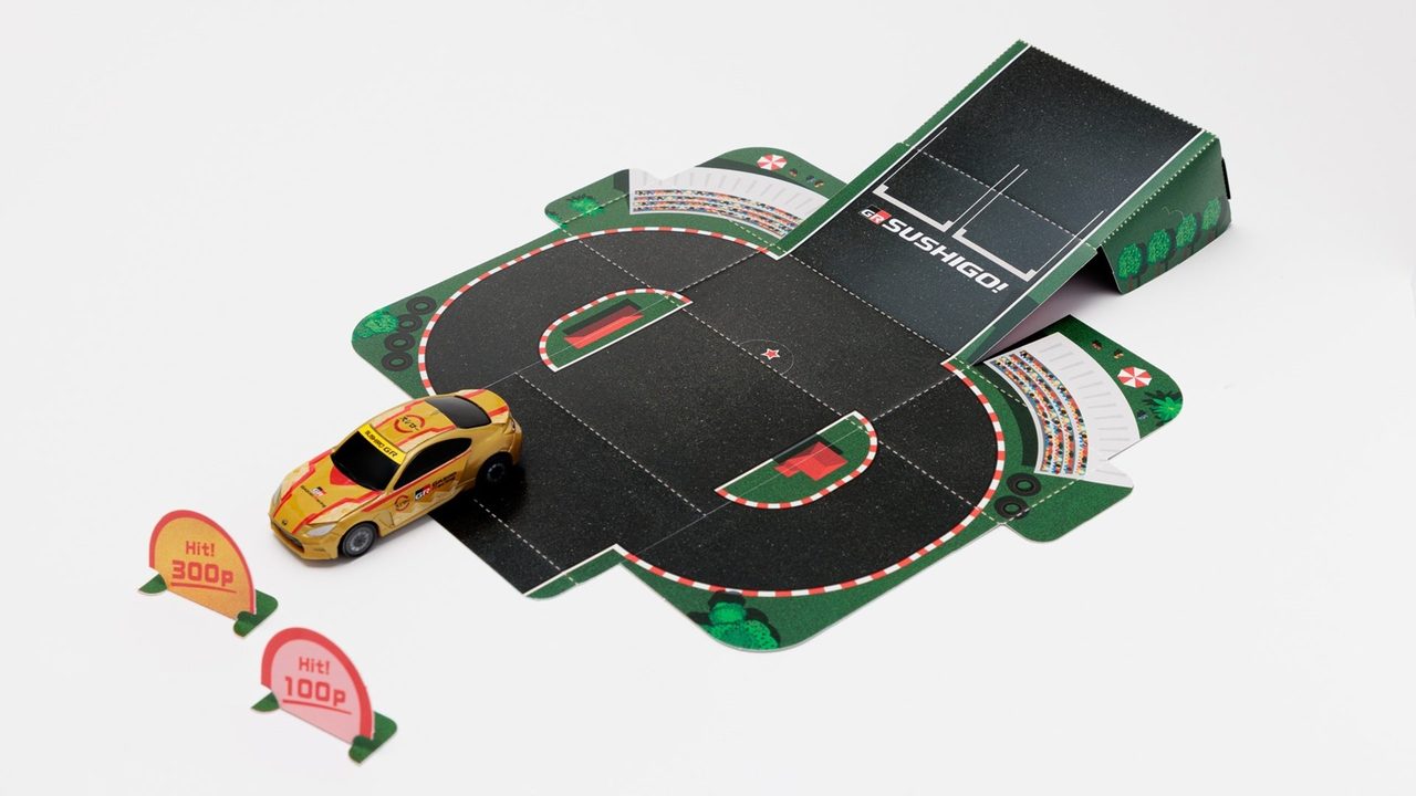 GRコラボ限定BOXを広げたミニサーキットコース スシロー
