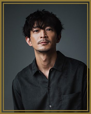 遊戯王アニメ版で海馬瀬人役を演じた津田健次郎さんのポートレート