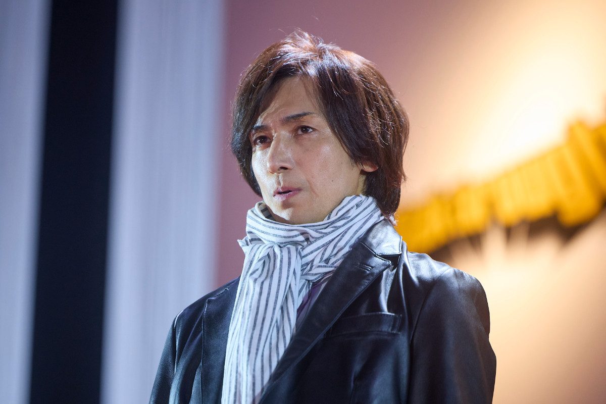 つんく♂役を演じる高橋光臣の場面写真